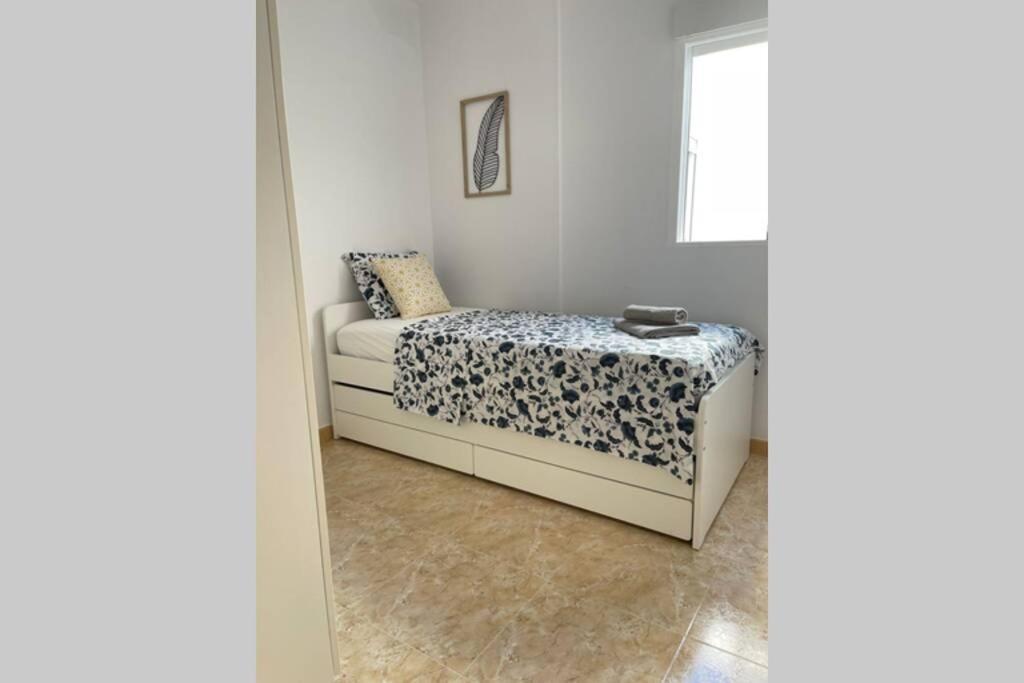 Uim Mediterraneo Poeta 1 Wifi Puerto de Sagunto Luaran gambar